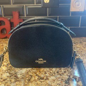 I wanted a bigger purse because I travel for work and didn't fit all my offifce